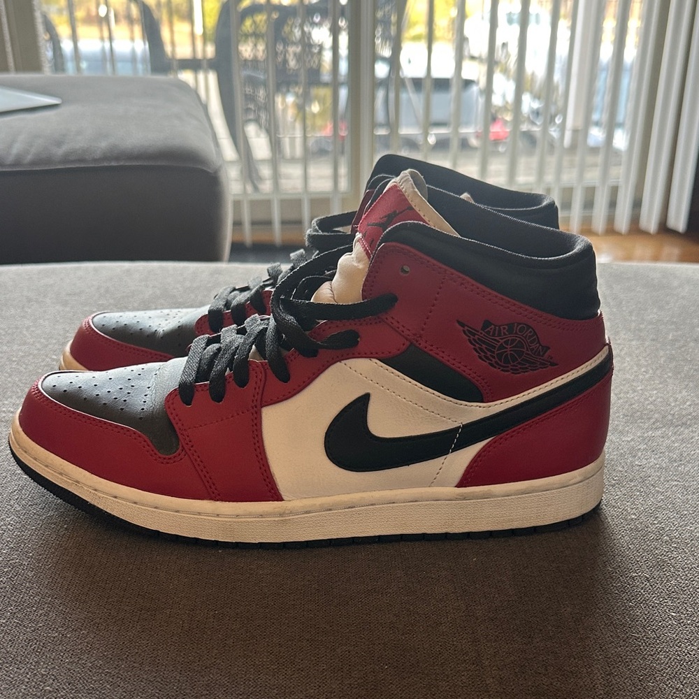 Air Jordan 1 Mid Bred Toe Sneakers - Picture 3 of 6